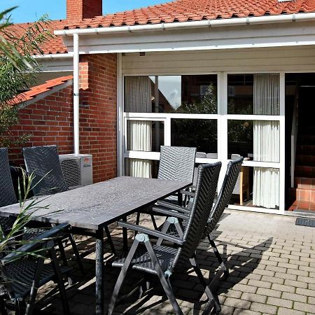 Amazing Home In Blavand With Wifi Номер фото
