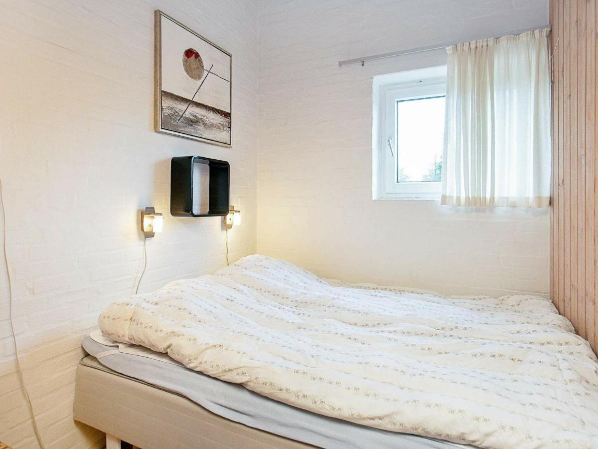 Amazing Home In Blavand With Wifi Номер фото