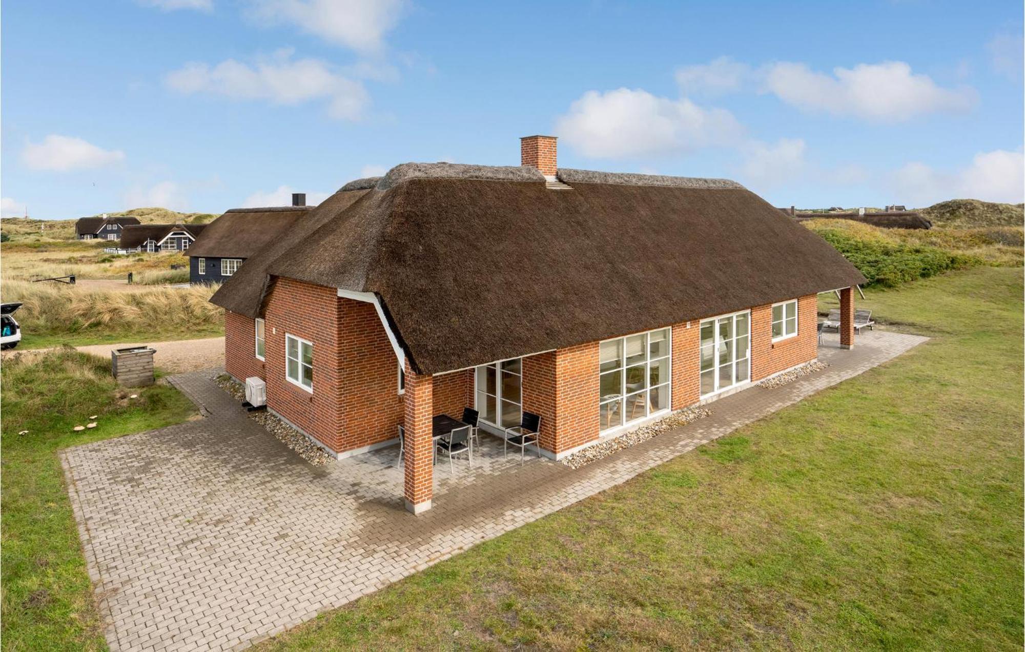 Amazing Home In Blavand With Wifi Экстерьер фото