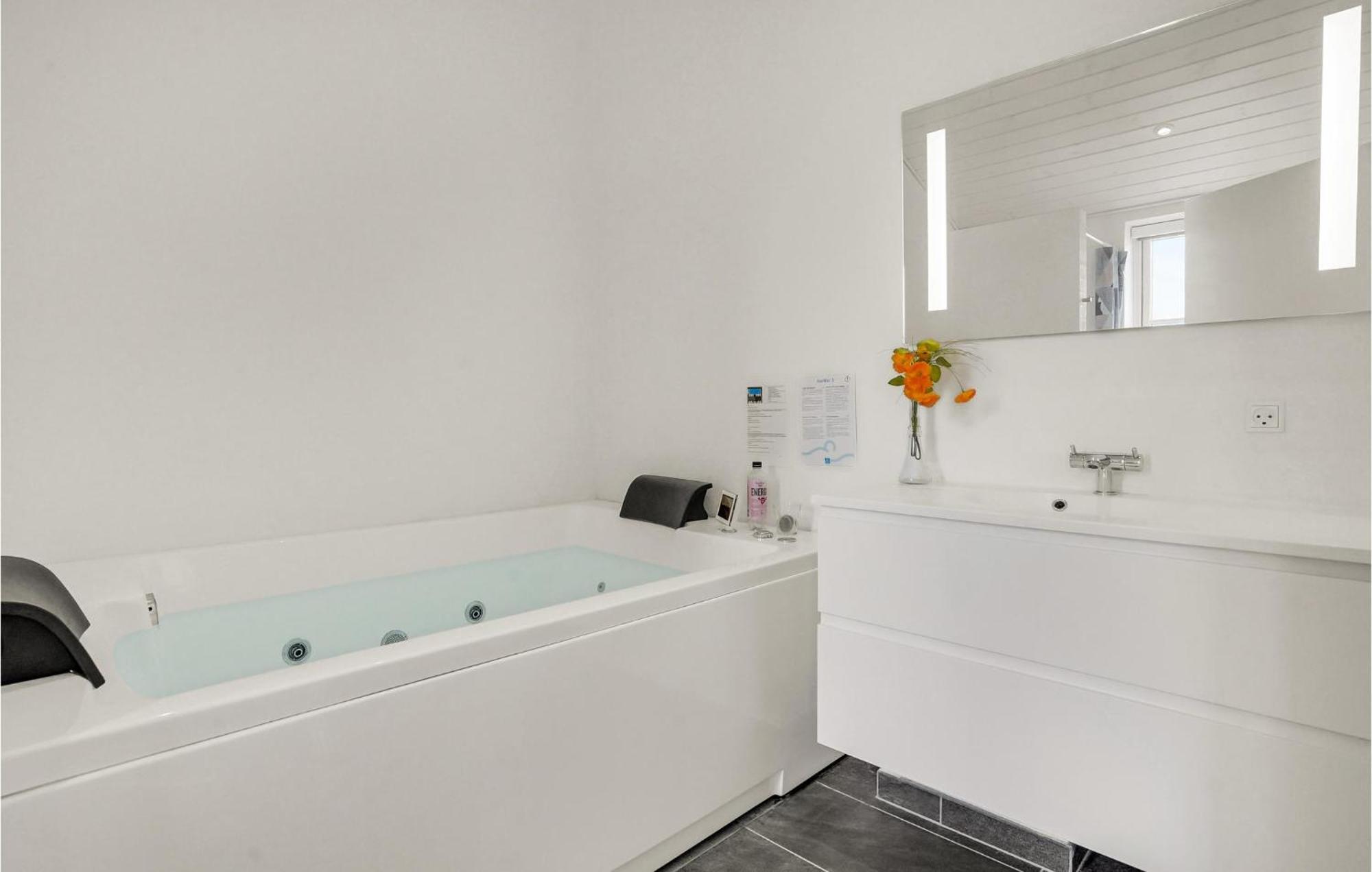 Amazing Home In Blavand With Wifi Экстерьер фото